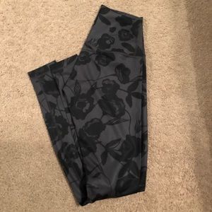 Lululemon luxtreme Wunder Unders size 4